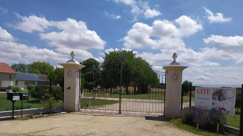 Gite De La Petite Forge Clevilliers Exterior foto