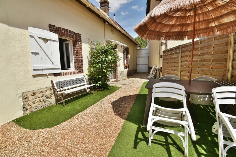 Gite De La Petite Forge Clevilliers Exterior foto